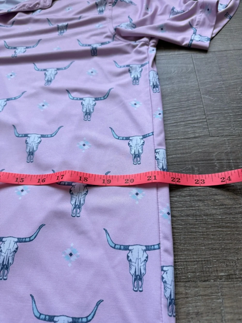 Waggle Golf Polo | Pink Short-Sleeve Polo with Steer Skull - Picture 3 of 5